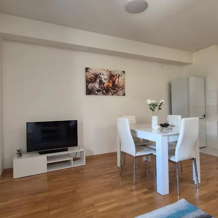 Апартаменты Skyline View Location